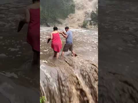 Shocking video: Tourists Rescued from Kempty fall| Mussoorie| Uttarakhand