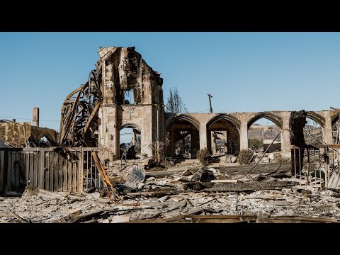 Powerful winds hit Southern California as wildfires continue