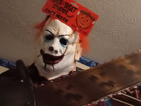 Trick or Treat Studios - Clown Skinner - Half Mask Review (Clown Chainsaw Massacre)