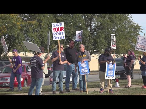 ‘Our customers deserve better’: Iowa union members protest USPS delivery changes